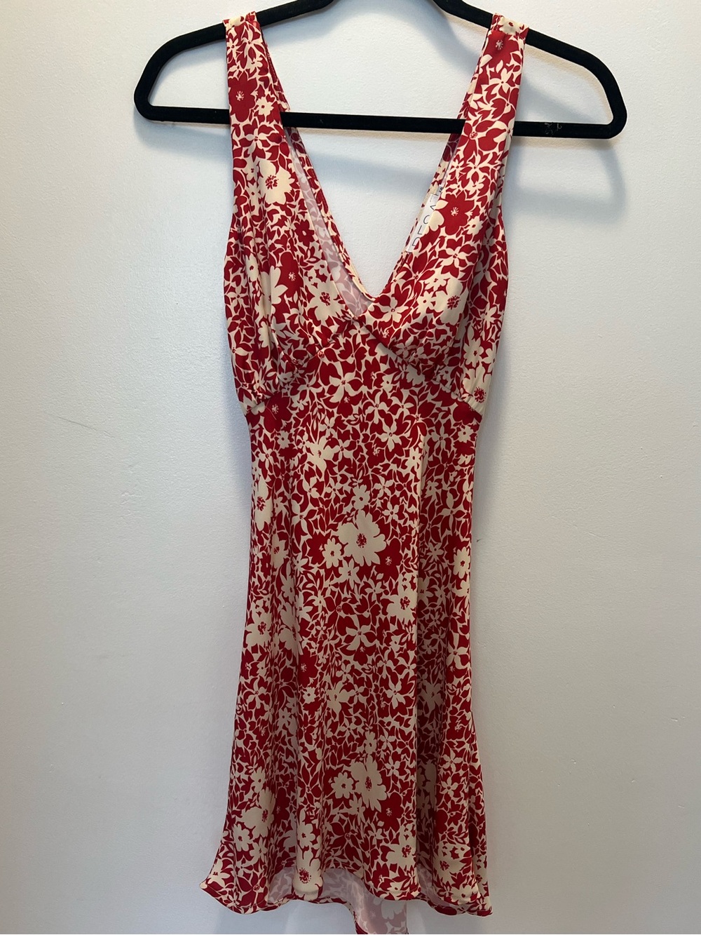 RESA Red and White Floral V-Neck Mini Dress